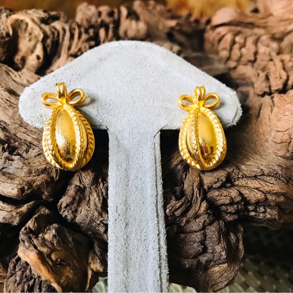 Joan Rivers Vintage Faberge Egg Gold Tone Bow Rope Classic Post Earrings SIGNED - Picture 3 of 10